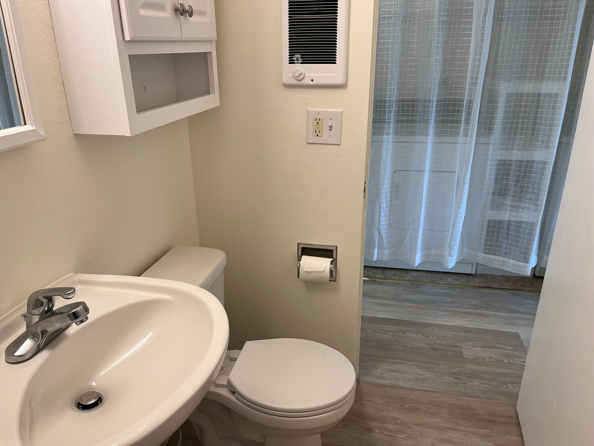 Bathroom - 65 NE 19th St