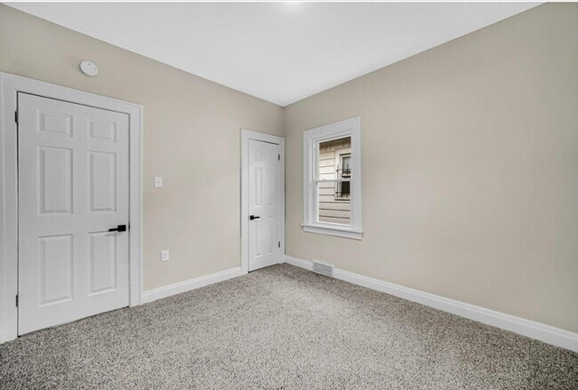 Building Photo - Large Home Totally Remodeled