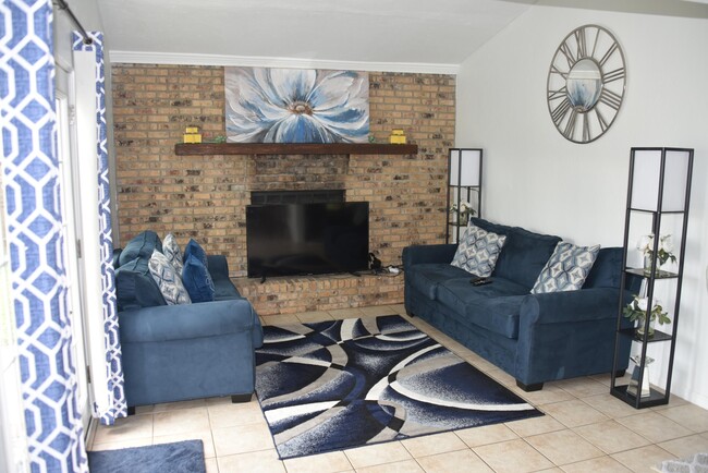 Building Photo - 650 W Tharpe St