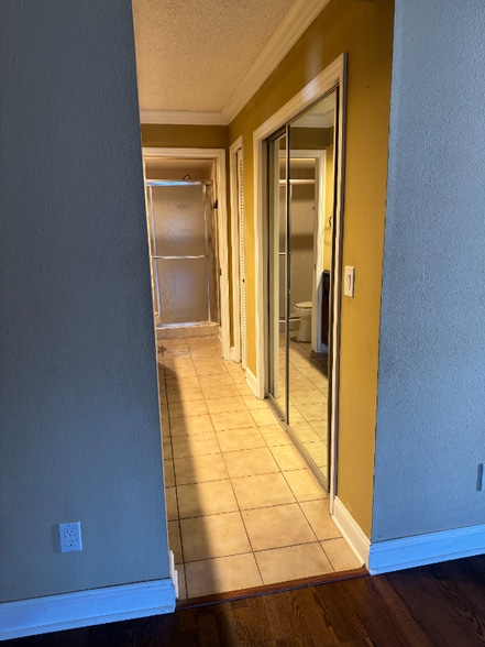 Building Photo - 2815 Countrybrook Dr