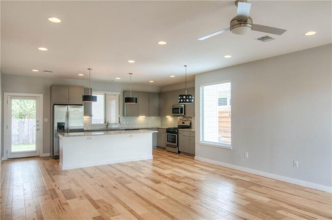 Building Photo - 4303 Red River St