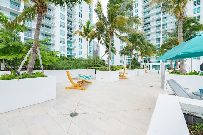 Building Photo - 951 Brickell Ave