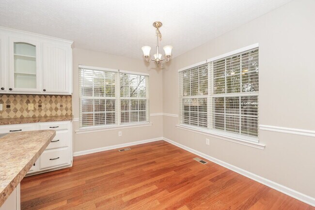 Building Photo - 1924 Pennington Dr