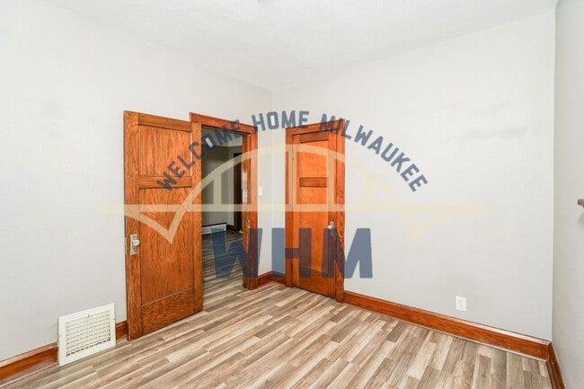 Building Photo - 1721 S 72nd St