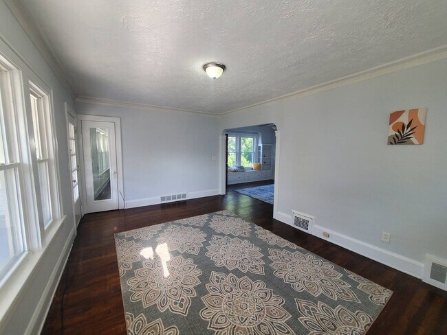 Building Photo - 15711 Grovewood Ave