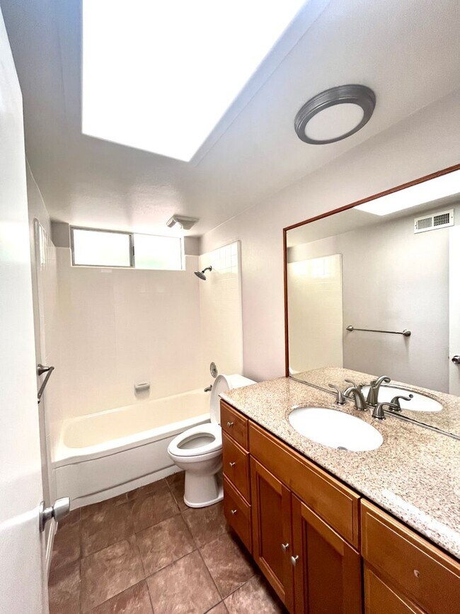 Building Photo - Ocean view Shorecliffs 3 bedroom 2 bath si...