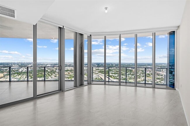 Building Photo - 851 NE 1st Ave