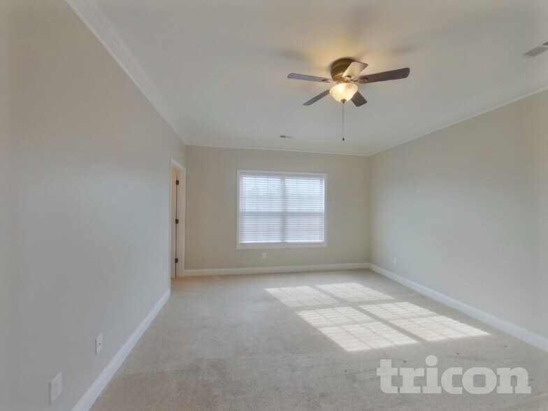 Building Photo - 910 Deepwood Ct