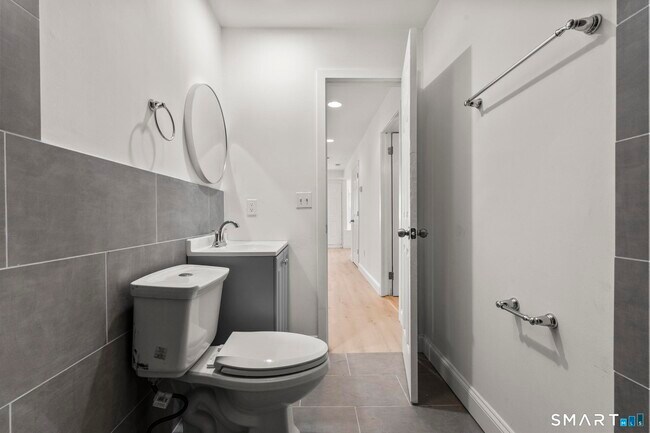 Building Photo - 64 Soundview Ave