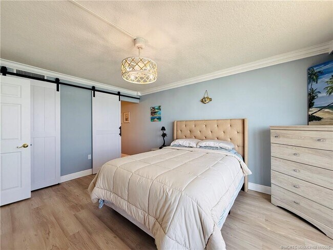 Building Photo - 10680 S Ocean Dr