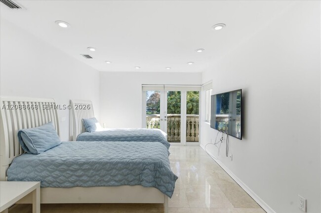 Building Photo - 1249 Biscaya Dr