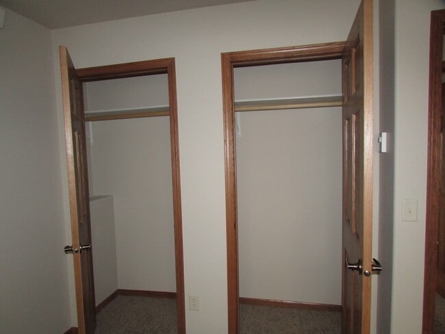 Building Photo - r1350