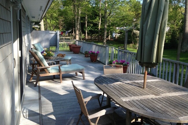 Building Photo - 16 Beechwood Dr