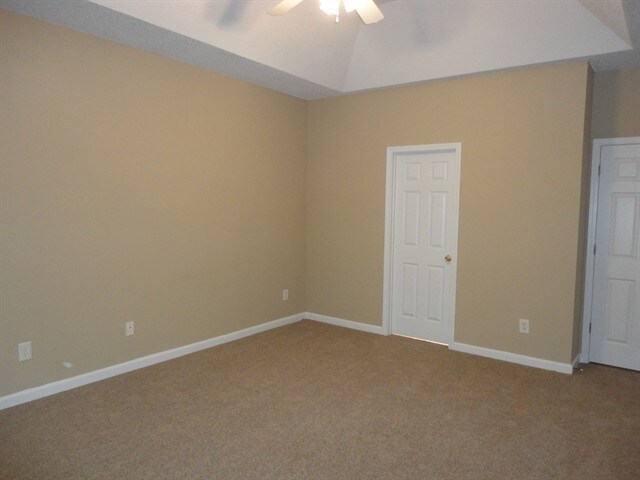 Building Photo - 142 Candle Ln