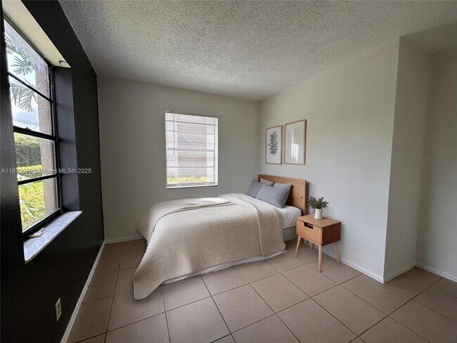 Building Photo - 3157 Coral Ridge Dr