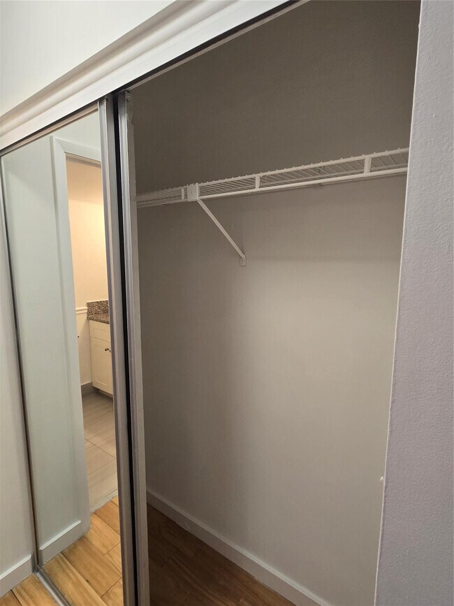 Building Photo - 733 SE 1st Way