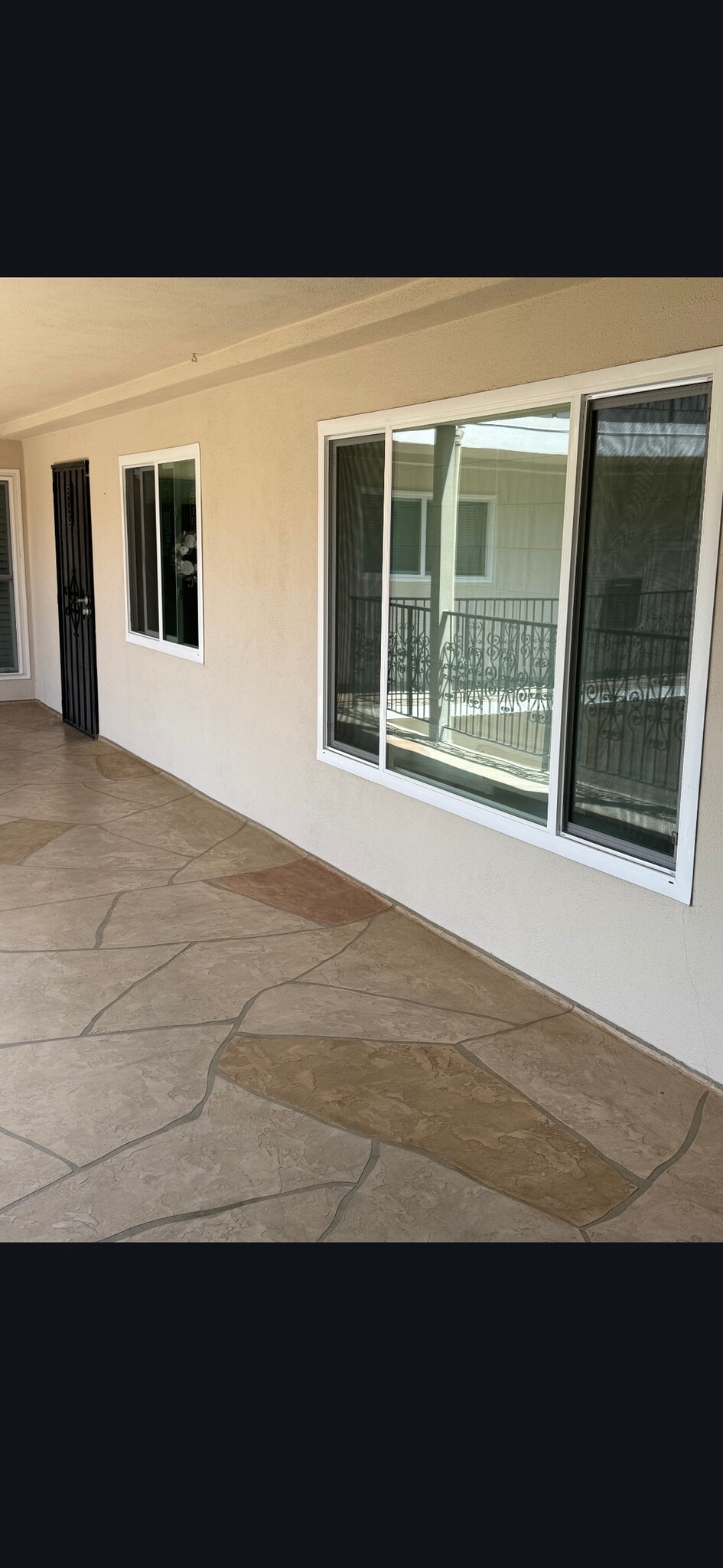 Building Photo - 512 E Ave