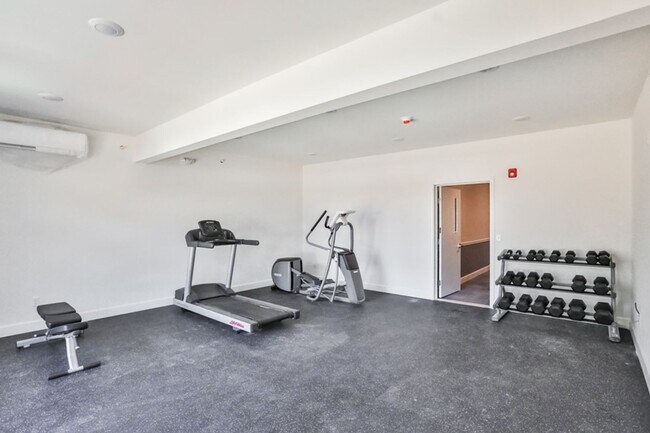Building Photo - Newly Built Luxury 1 Bed Apartment!