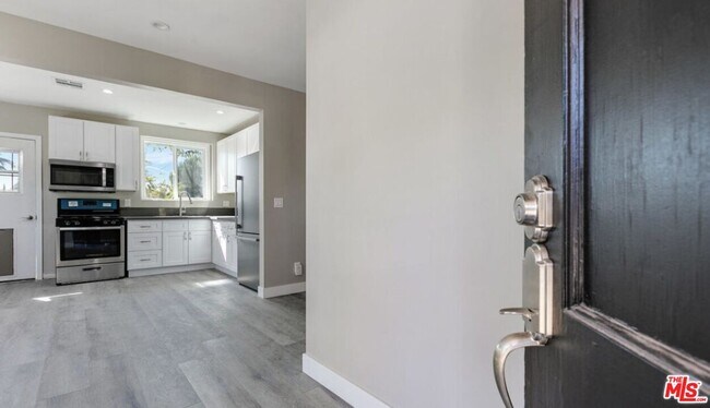 Building Photo - 9217 Langdon Ave