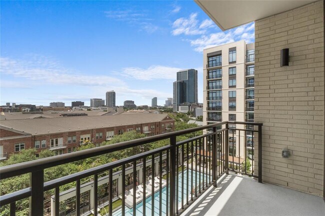 Building Photo - 2311 Westheimer Rd