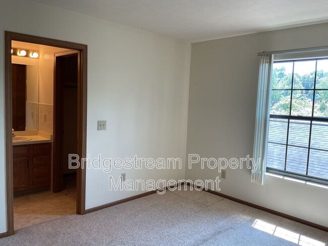 Building Photo - 4579 Burchdale St