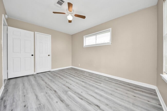 Building Photo - 17111 River Rd