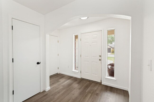 Building Photo - BEAUTIFUL 3-BEDROOM HOME NEAR LACKLAND AFB