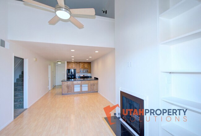 Building Photo - 1180 Foothill Dr