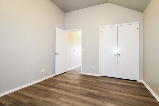 Building Photo - 3905 Penny Dr