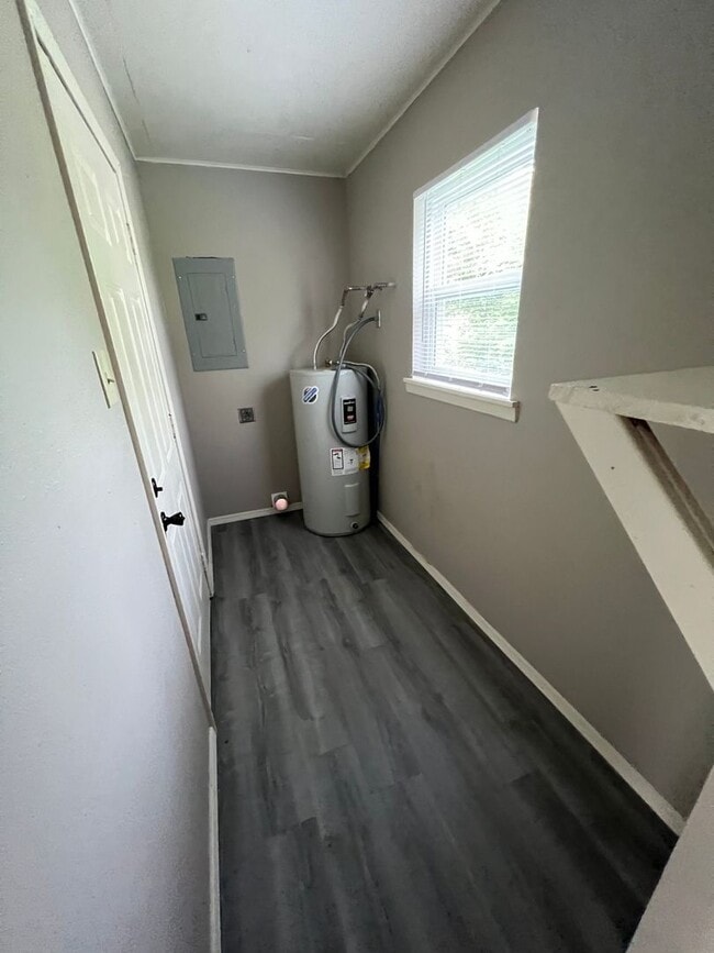 Building Photo - 2 Bed 1 Bath House