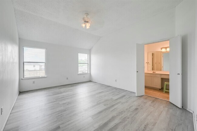 Building Photo - 809 Elbe Dr