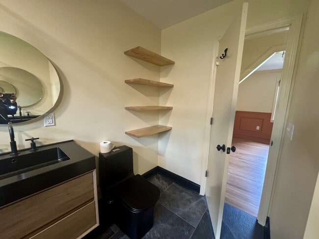 Building Photo - 774 Creekside Dr