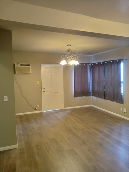 Building Photo - 11619 Archwood St