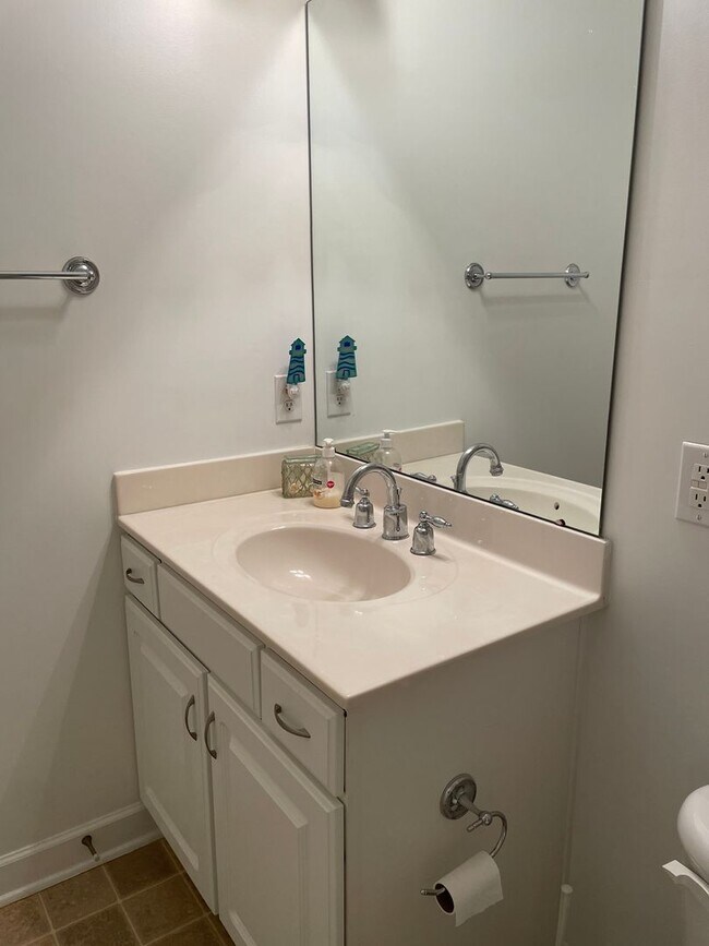 Building Photo - 395 S Crow Creek Dr