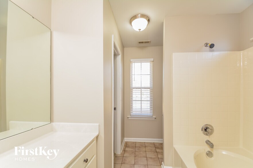 Building Photo - 6 Linkside Ct