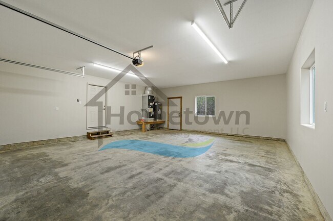 Building Photo - 4-Bedroom 2-Bathroom Home with Attached 2-Car Garage Available in Blanchard!