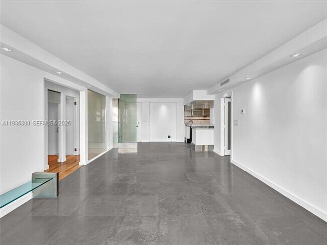 Building Photo - 6770 Indian Creek Dr