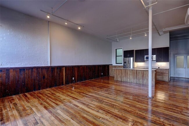 Building Photo - 204 Westminster St