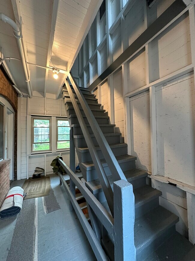 Building Photo - 1364 Bonnieview Ave