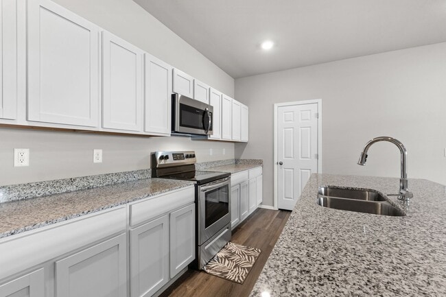 Building Photo - Spacious Home in Fayetteville!