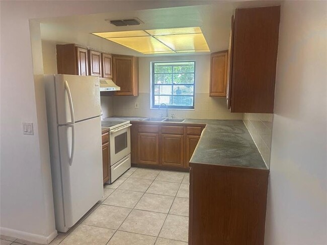 Building Photo - 8507 Sunset Dr