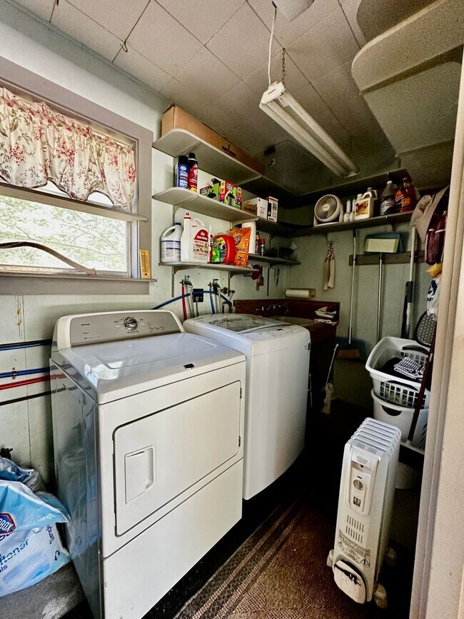 Building Photo - Stunning Riverside Home