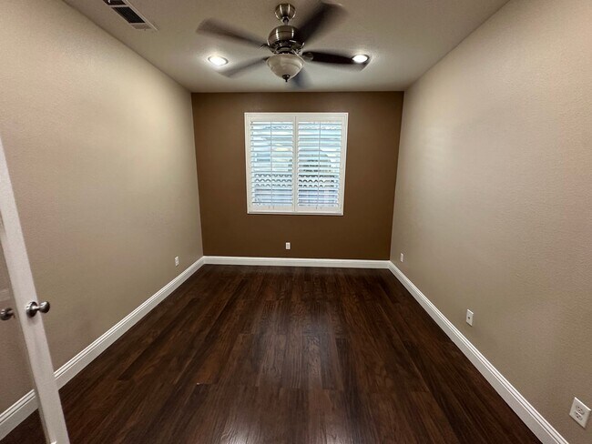 Building Photo - Beautiful 4 Bedroom, 3 Full Bath W/ Office...