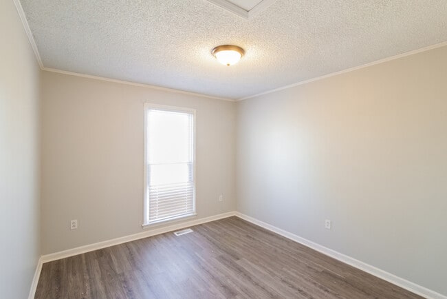 Building Photo - 105 Sawmill Dr