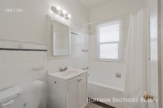 Building Photo - 3918 Beverly Blvd