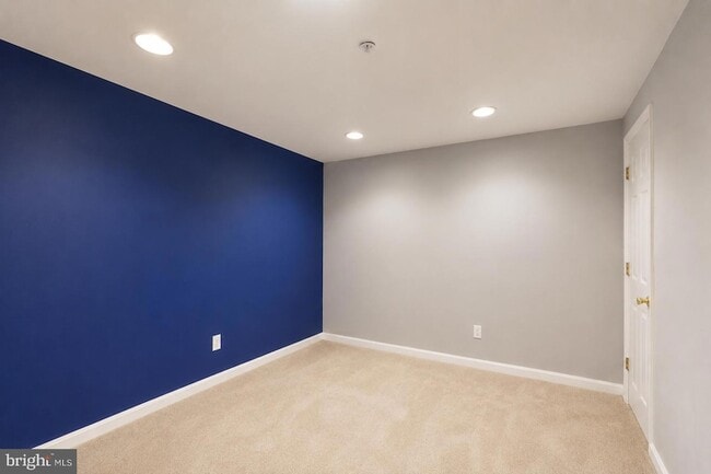 Building Photo - 638 Villager Cir
