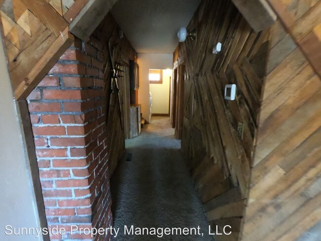 Building Photo - 943 Broadway