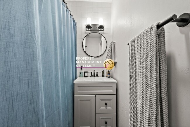 Building Photo - 3 Bedroom Salt Lake Bungalow For Rent