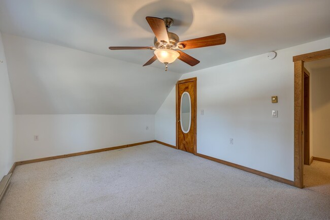 Building Photo - 99 Pine St