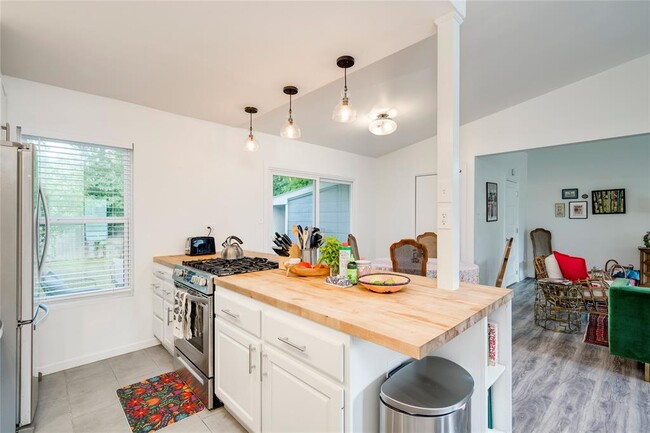 Building Photo - 5300 Halmark Dr
